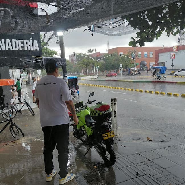 Barranquilla activa plan contra ‘tirapiedras’ y enfrentamientos de pandillas bajo lluvias. Foto: Policía de Barranquilla.