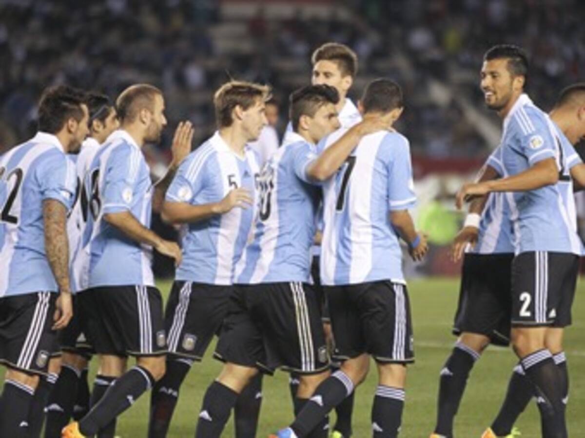 Argentina vence 3-1 a Perú y ratifica su liderato en Sudamérica