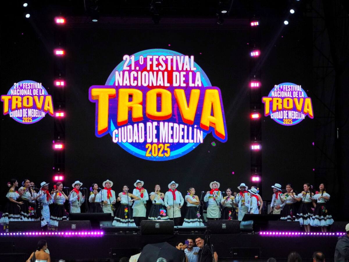 24 semifinalistas van por la corona del 22.° Festival Nacional de la Trova en Medellín