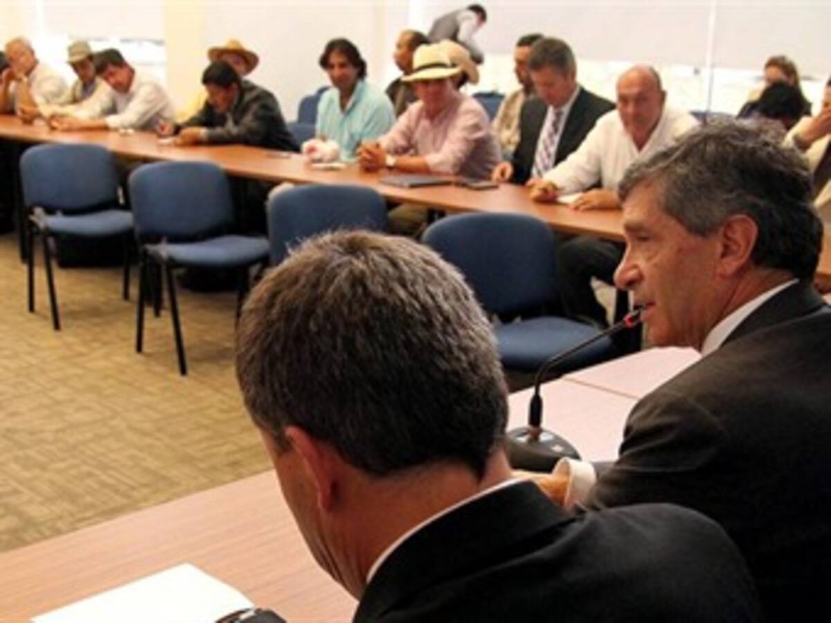 Gobierno suspende diálogos con cafeteros hasta que se levanten los bloqueos