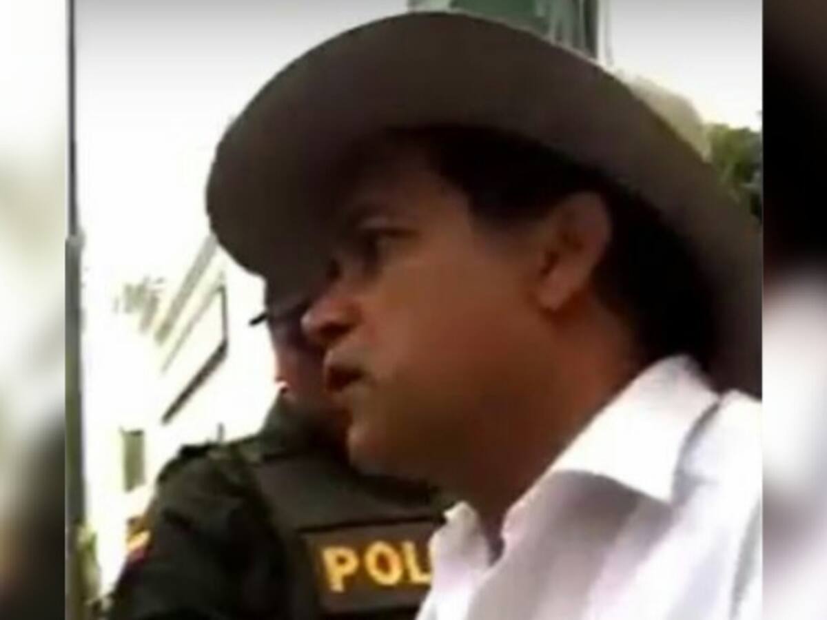 Centro Democrático expulsó a dirigente que insultó a policías