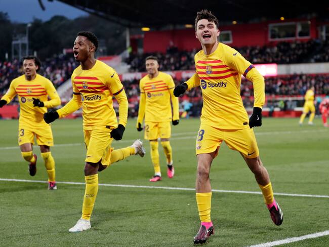 Pedri Gonzalez celebra el gol para el Barcelona ante el Girona (Photo by David S. Bustamante/Soccrates/Getty Images)