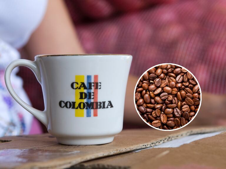 Pocillo de café de Colombia y al lado varios granos de café (Fotos vía Getty Images)