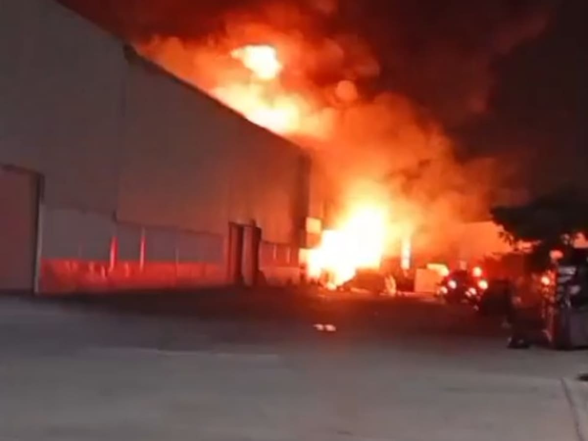 Daños materiales deja fuerte incendio en Parque Industrial en Galapa