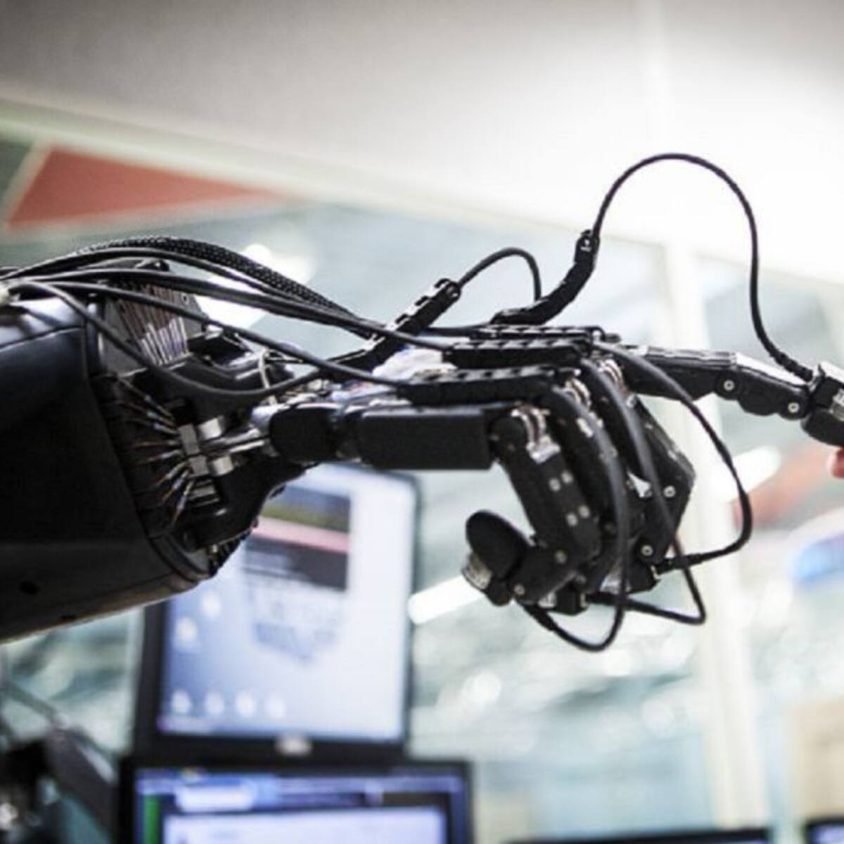Con un robot, el Valle agilizará las pruebas para COVID-19