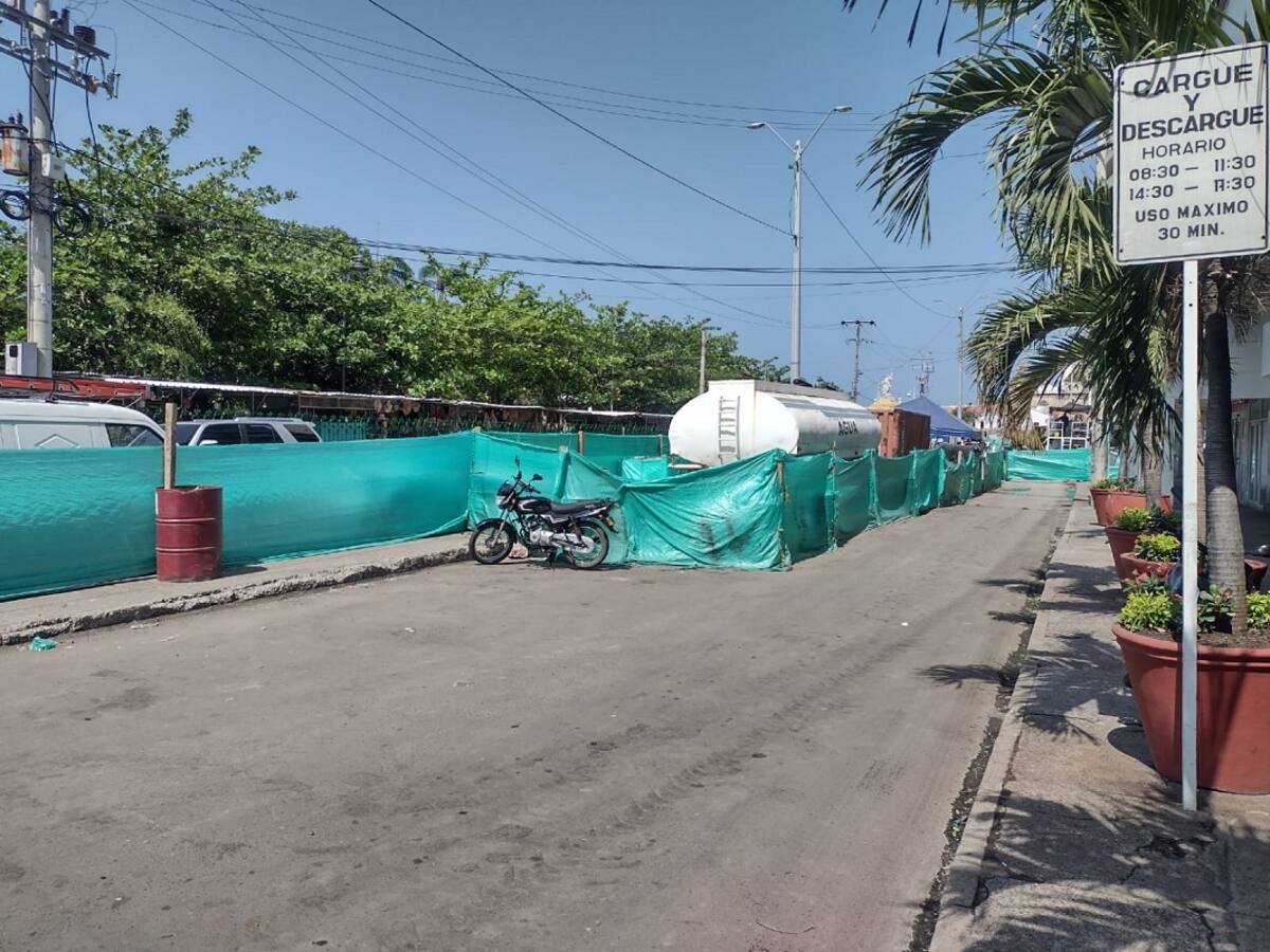 Libreros reportan bajas ventas por obras alrededor de Parque del Centenario