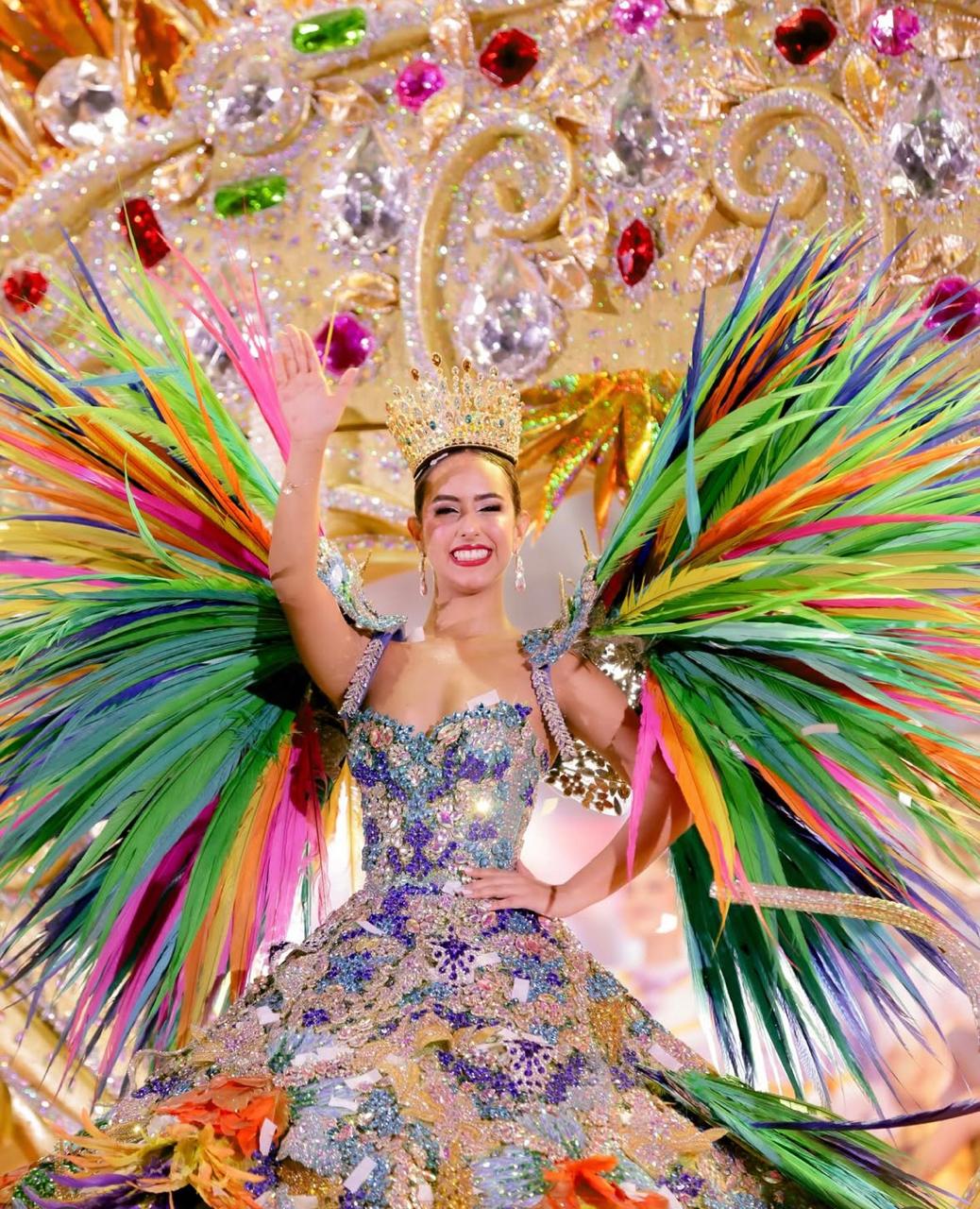 Sharon Hurtado, reina del Carnaval de la 44