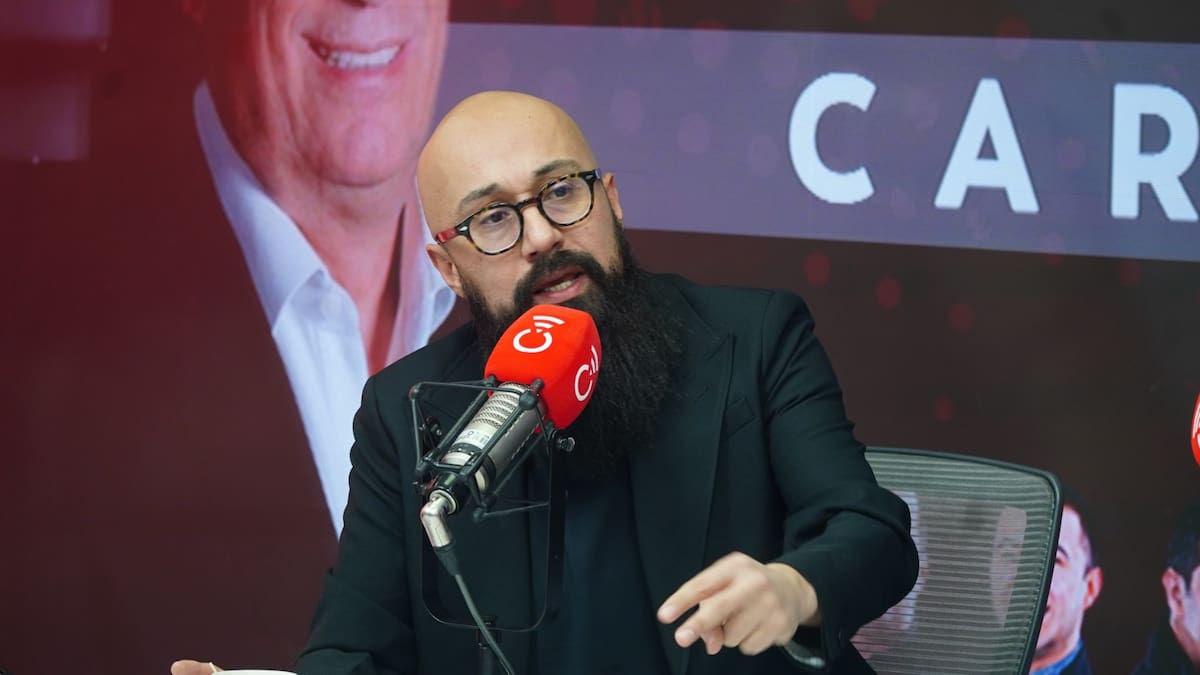 Soy un hombre de izquierda, incomodo a los que quieren ponerse el gobierno de ruana: Carlos Carillo