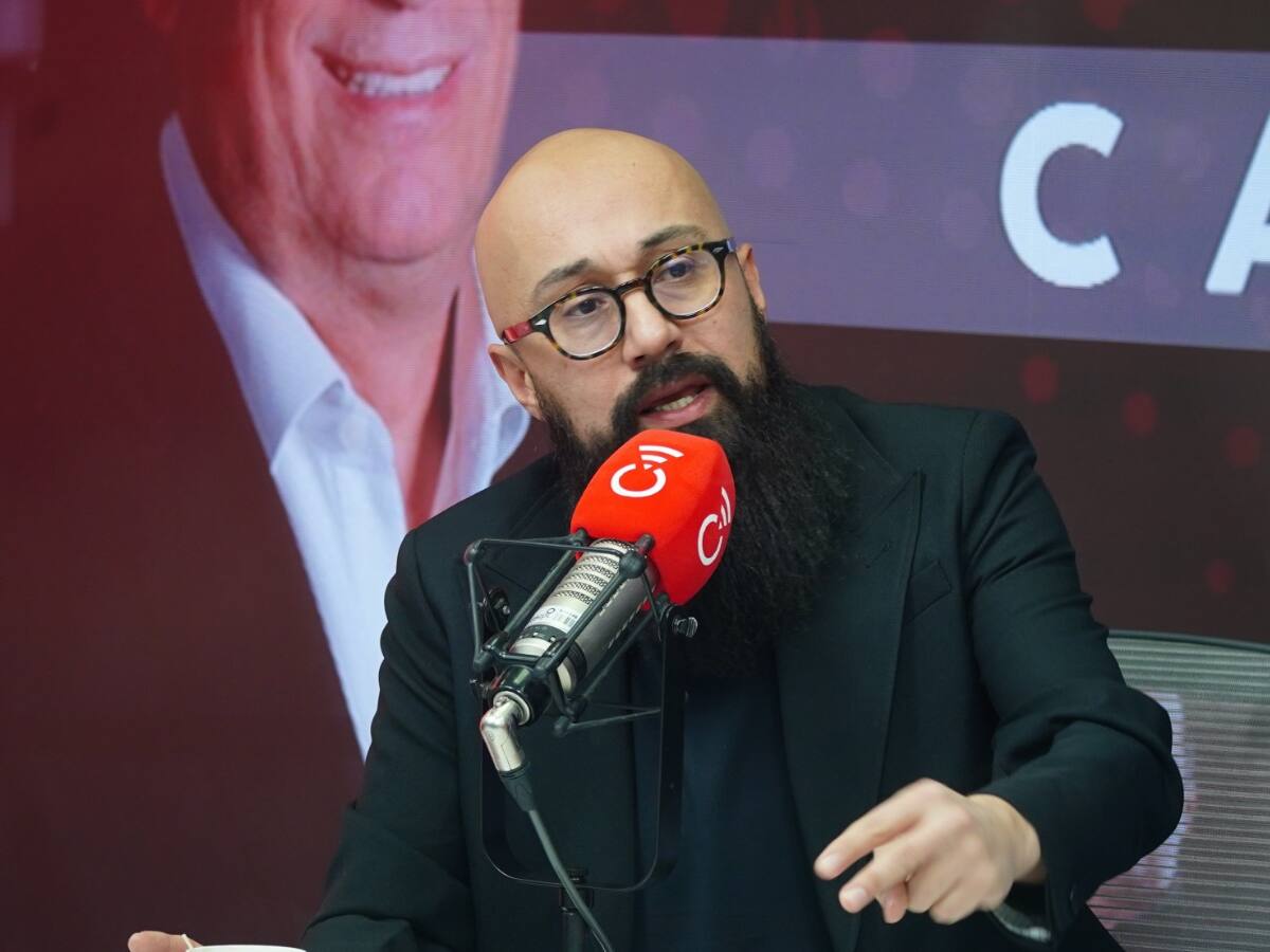 Soy un hombre de izquierda, incomodo a los que quieren ponerse el gobierno de ruana: Carlos Carillo