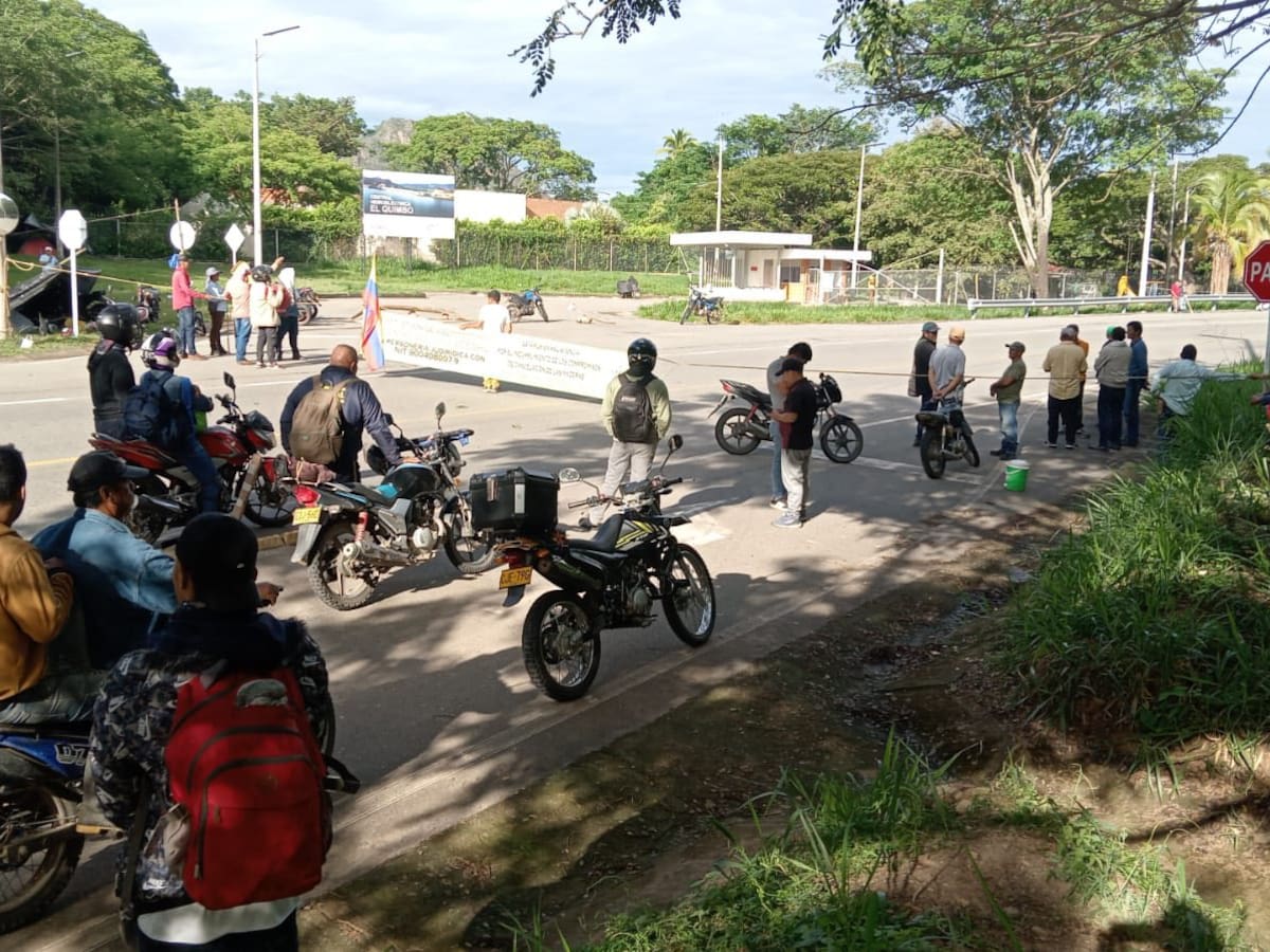 Bloqueos intermitentes afectan movilidad en la vía Candelaria – Laberinto, Huila