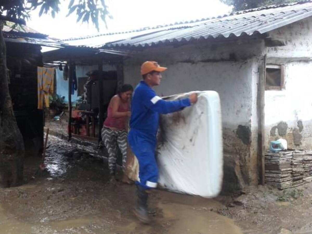 Desbordamiento de rio Yotoco deja dos casas destruidas y por lo menos 40 averiadas