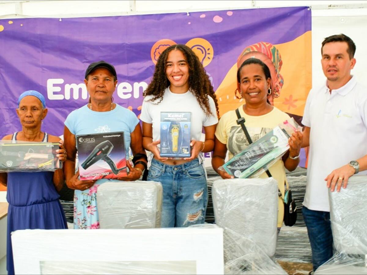 Entregan dotación a 40 emprendimientos femeninos en Cartagena