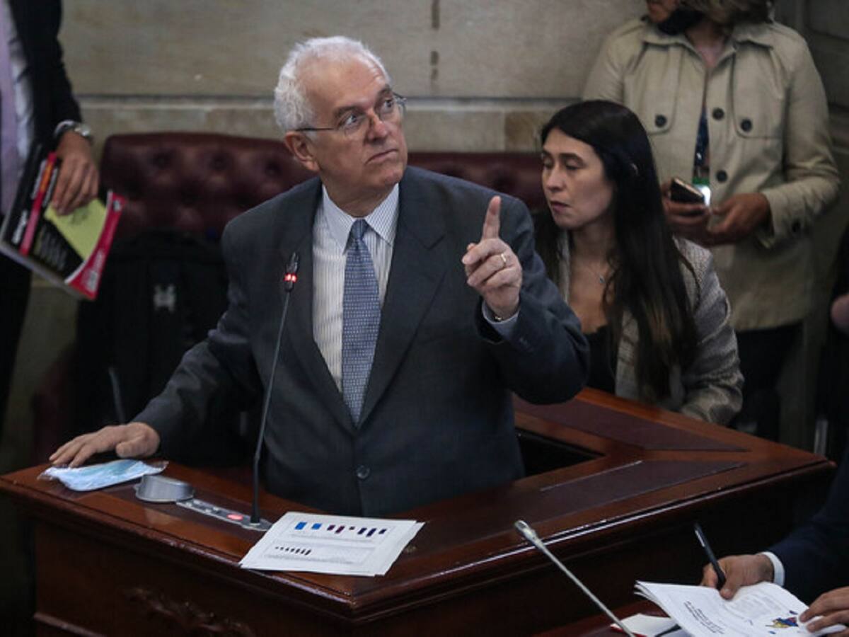 ¿Por qué el ministro Ocampo hace anuncios cuando van a realizar manifestaciones?
