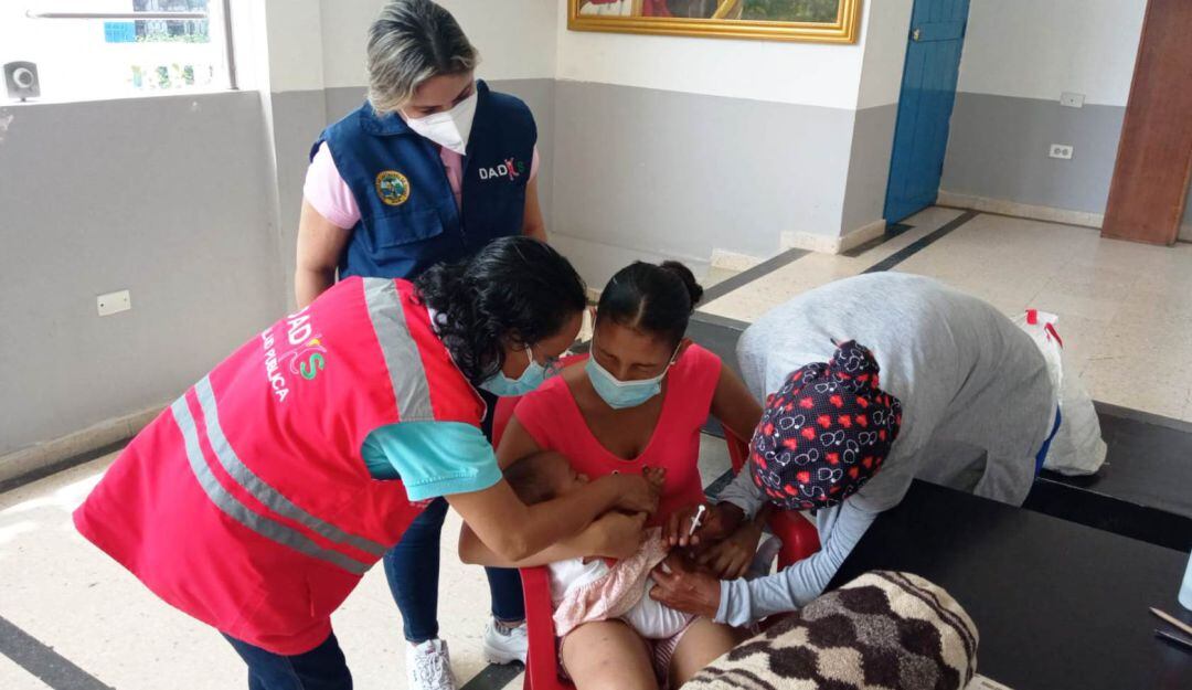 Se hizo visitas a colegios, hogares infantiles y casa a casa, para verificar el esquema de vacunación regular de los menores de esta población