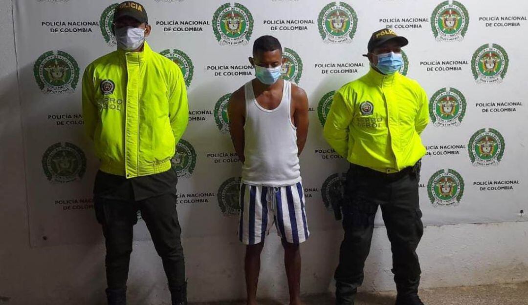 Según testimonio de la menor, el padre biológico la lanzaba contra las paredes, cuando no accedía a sus aberraciones sexuales