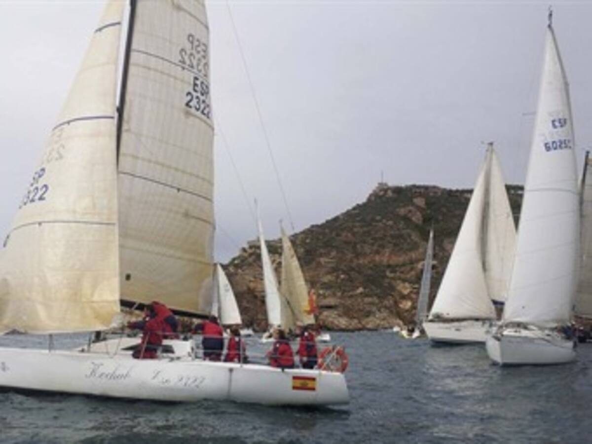 Ocho personas rescatadas de regata cerca de Cartagena