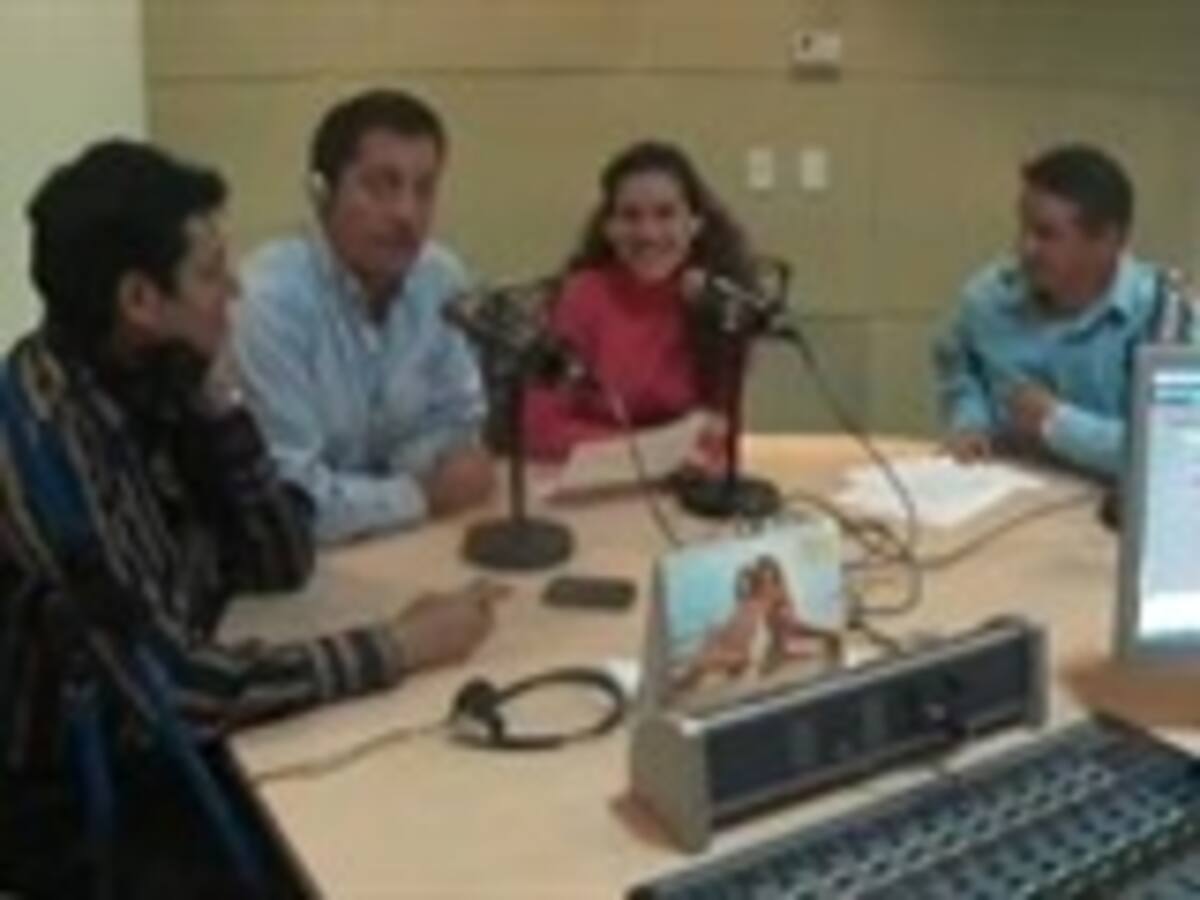 De las Casas y Viviana, la productora de la Luciérnaga, le cantan a las chuzadas