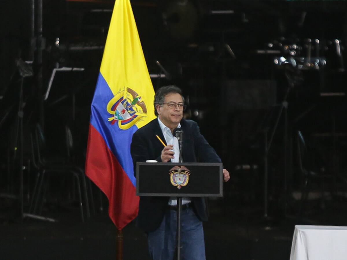 Petro cuestionó decreto que autoriza importación de cannabis: “campesinos se matan por la marihuana”