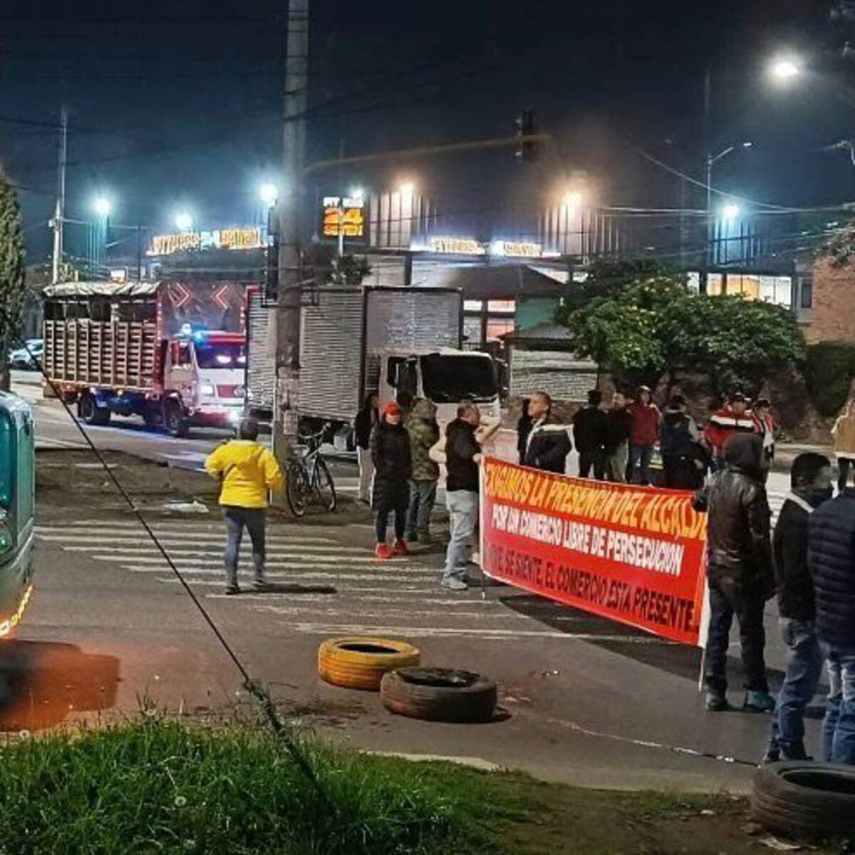 Bloqueos en la vía Chía-Cajicá por parte de comerciantes de establecimientos nocturnos