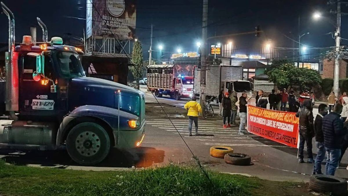 Anuncian mesa de diálogo con comerciantes que bloquean la vía Chía- Cajicá