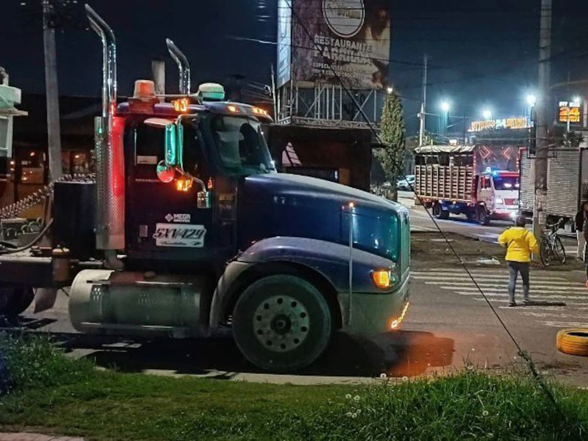 Anuncian mesa de diálogo con comerciantes que bloquean la vía Chía- Cajicá