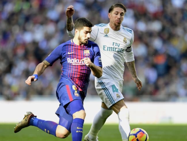 Barcelona y Real Madrid se enfrentan en un duelo que no definirá nada