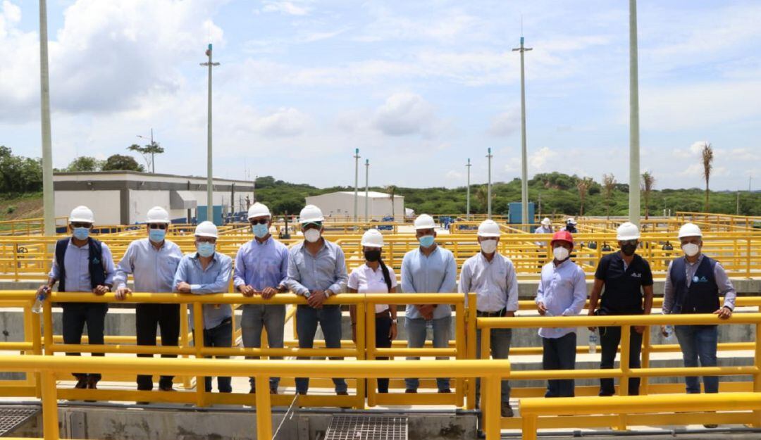 Los funcionarios realizaron un recorrido por el sistema lagunar, dos de las estaciones de bombeo de agua cruda y la nueva planta de potabilización