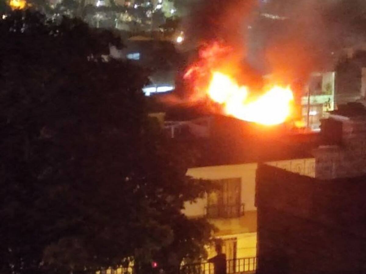 Incendio en Castilla afectó edificicación de tres pisos