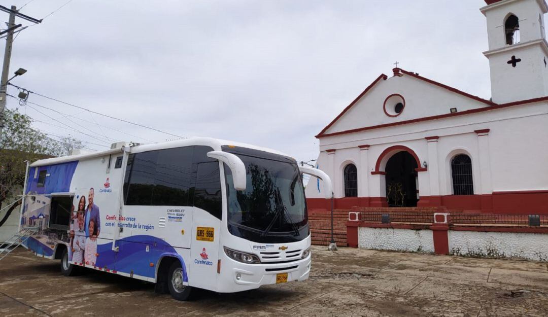 Unidad Móvil de Servicios Comfenalco durante su recorrido por Bolívar.