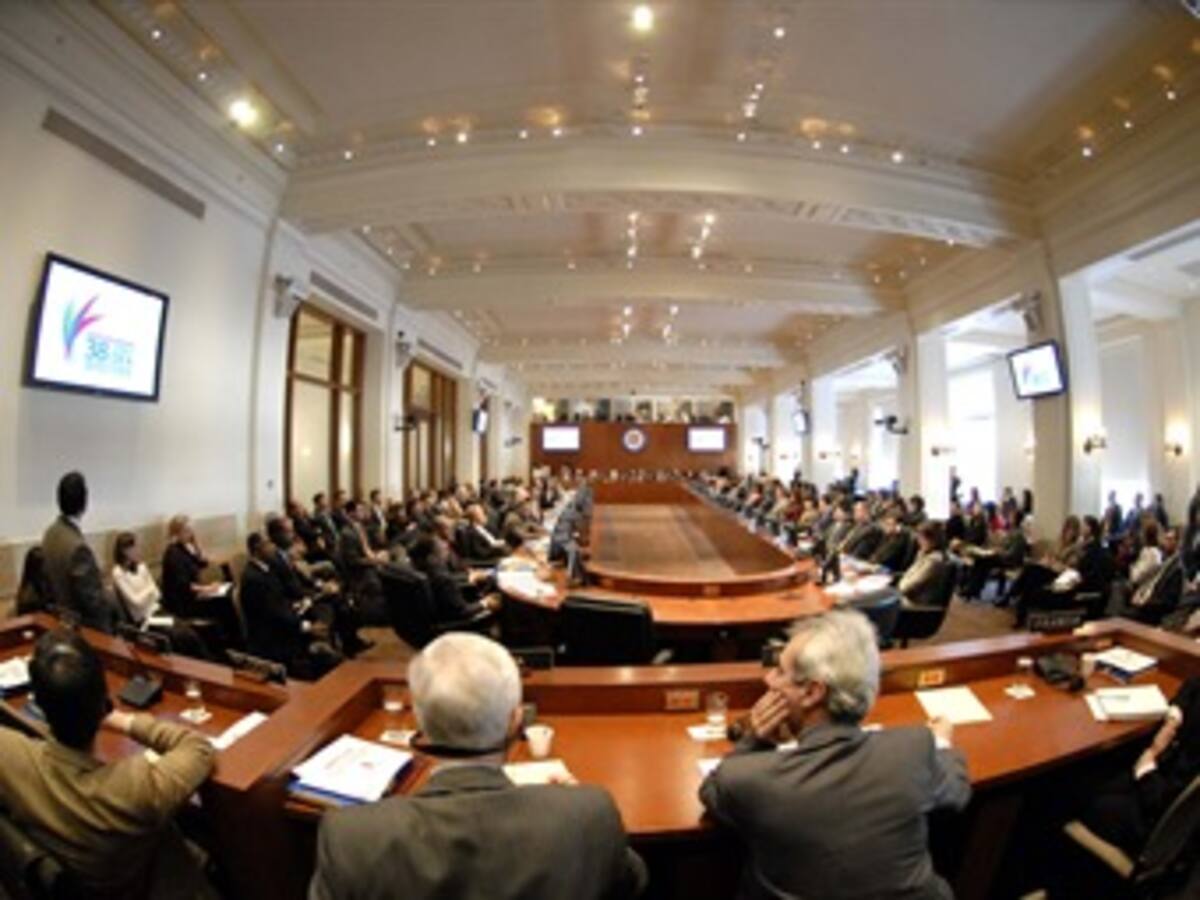 La OEA convoca una reunión extraordinaria del Consejo tras regreso de Zelaya