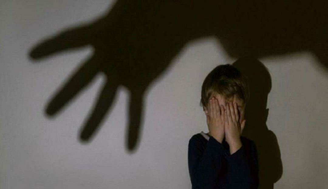 La menor era amenazada con hacerle daño a su madre si contaba lo sucedido