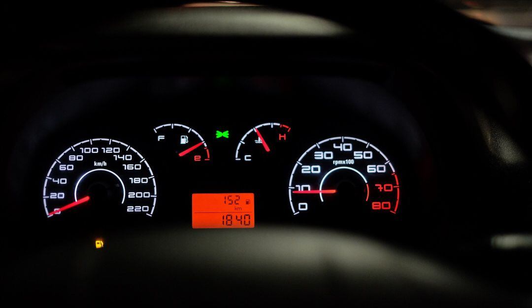 Tablero de testigos de un automóvil