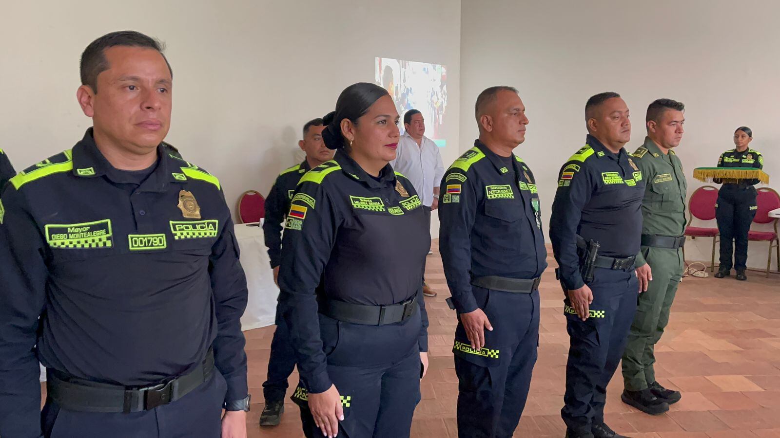 Condecorados por su servicio a uniformados de la Policía Nacional en Bolívar