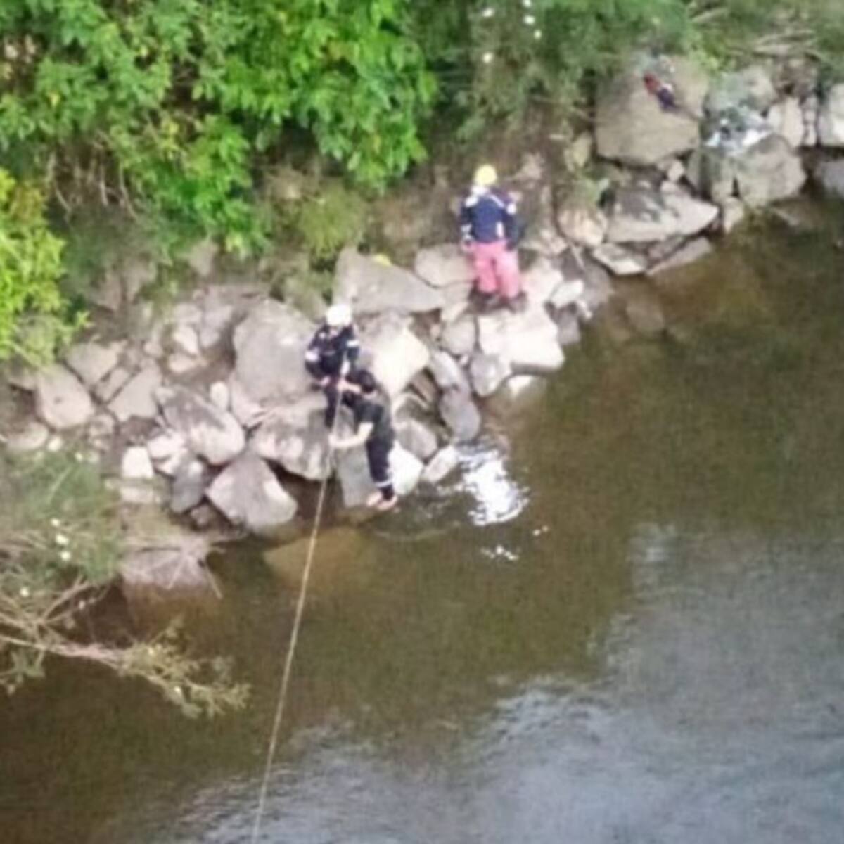 Intensifican la búsqueda de joven desaparecido en el río Fonce