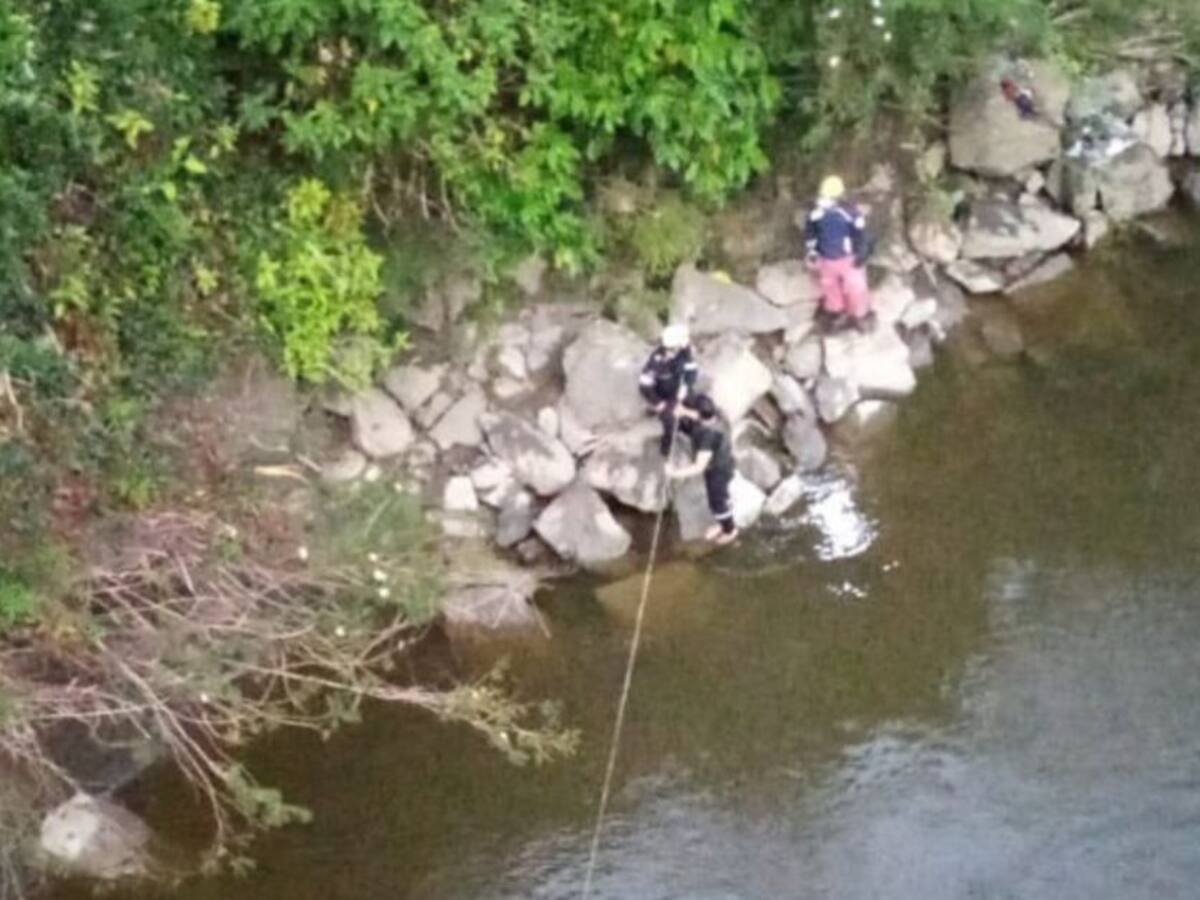 Intensifican la búsqueda de joven desaparecido en el río Fonce