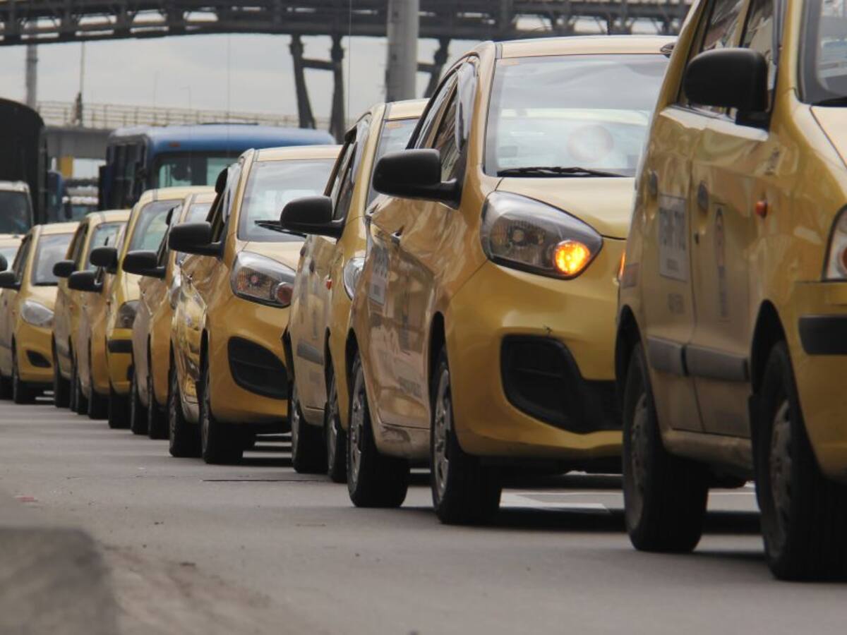 Caracol Radio y Finsocial apoyan a los conductores en medio de la pandemia