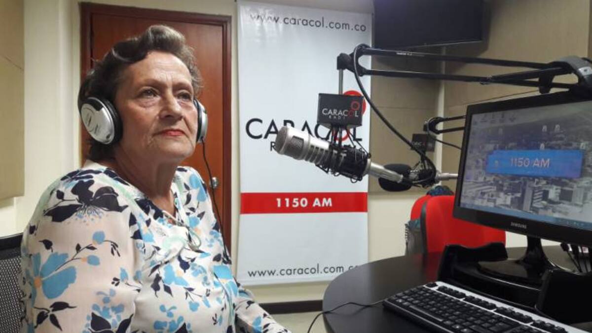 Homenaje a las madres con la Dama del Tango del Quindío Gloria Beltrán