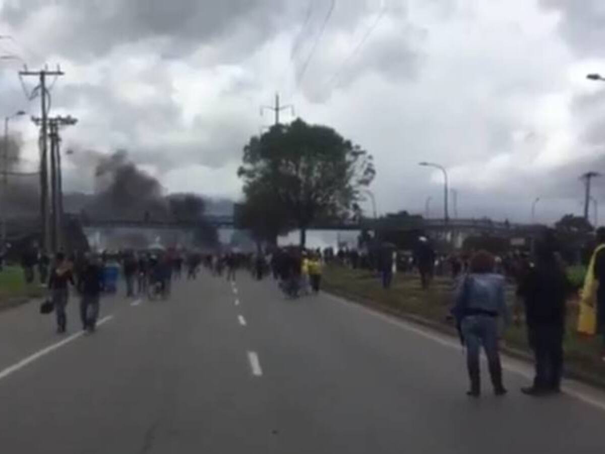 Graves disturbios entre camioneros y la Esmad en la calle 13