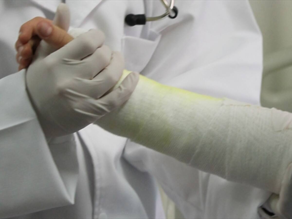 Médicos recuperan dos dedos de un hincha de Nacional afectados con pólvora