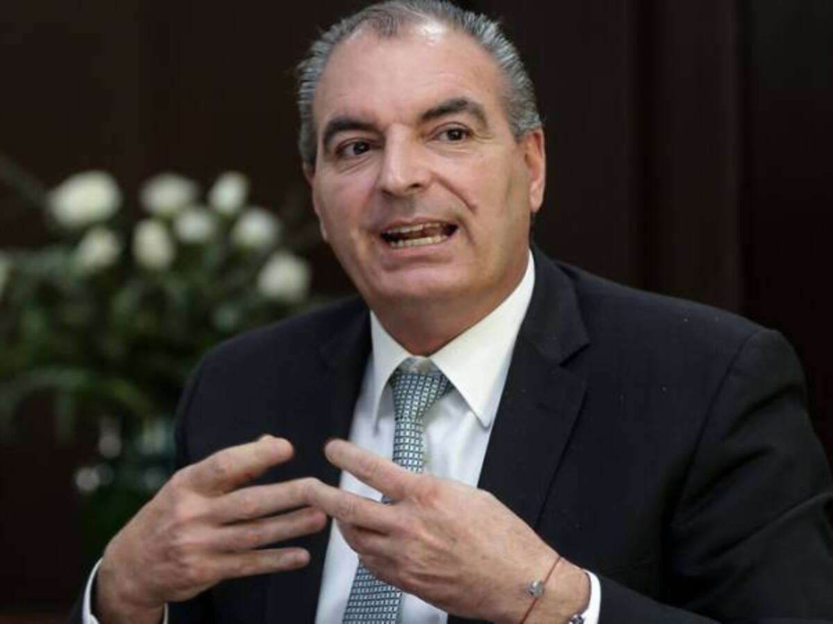 Aurelio Iragorri fue aclamado como el nuevo presidente del Partido de La U