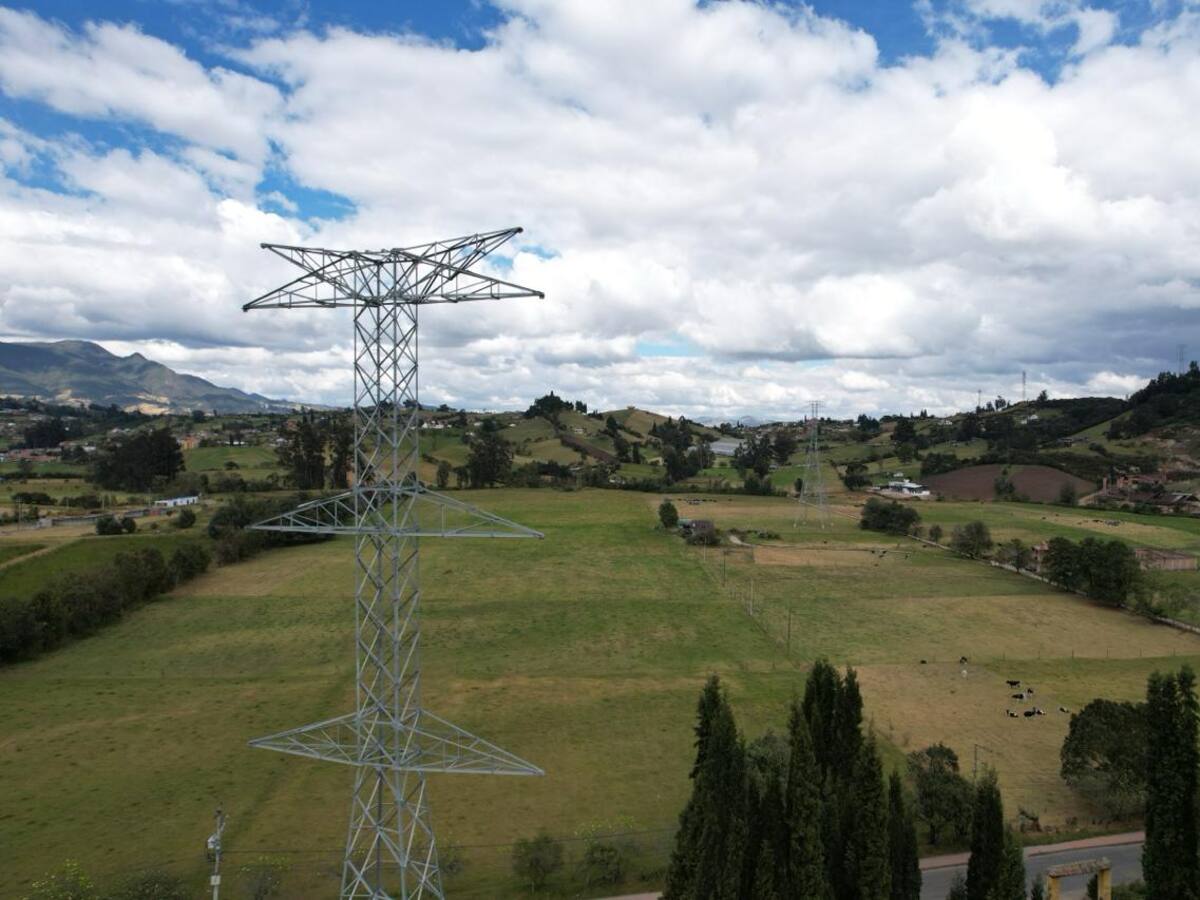 ANLA da luz verde a línea de transmisión eléctrica para el suroccidente colombiano