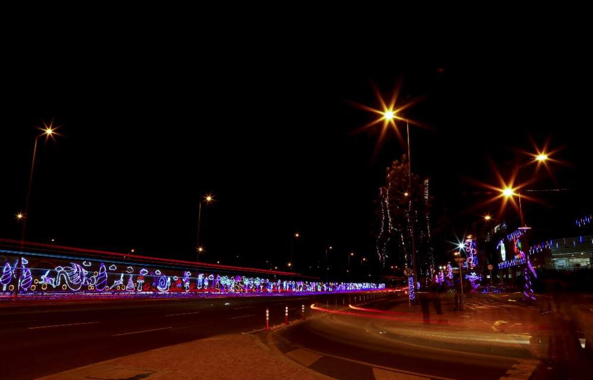 La capital del país ya está lista para la época de fin de año con sus diferentes luces y decoraciones por todas las calles de la ciudad.