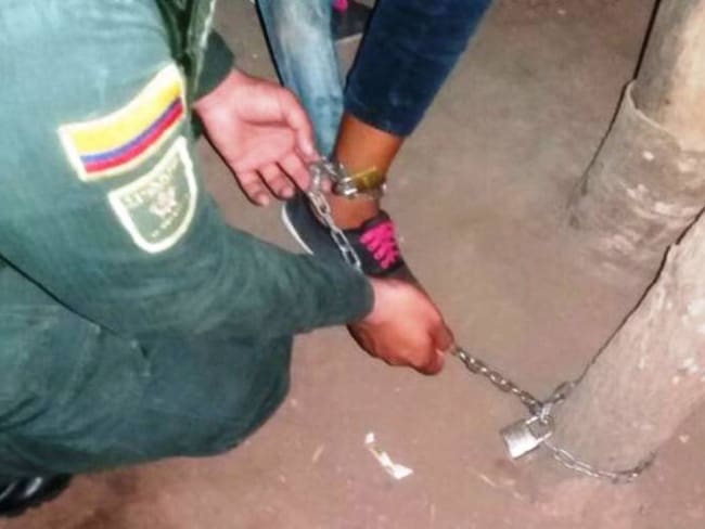Policía de Bolívar rescató niña de 14 años que era encadenada por su abuelo