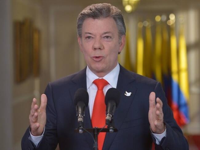 Santos se ofrece a mediar entre EE.UU. y Venezuela