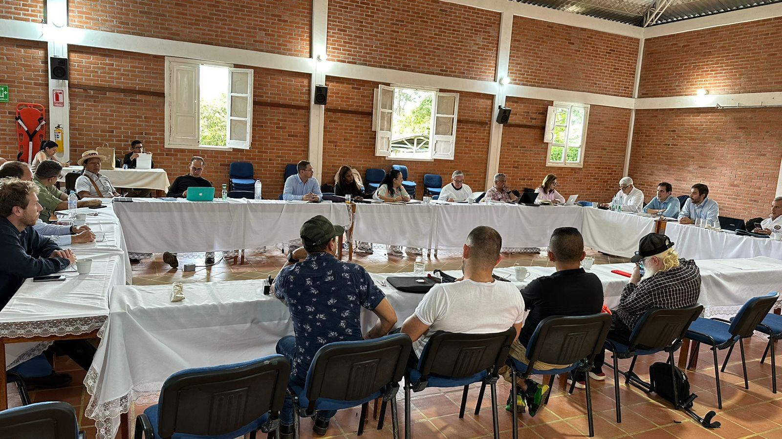 Reunión delegaciones de paz del Gobierno y el Estado Mayor Central de las Farc. Foto cortesía