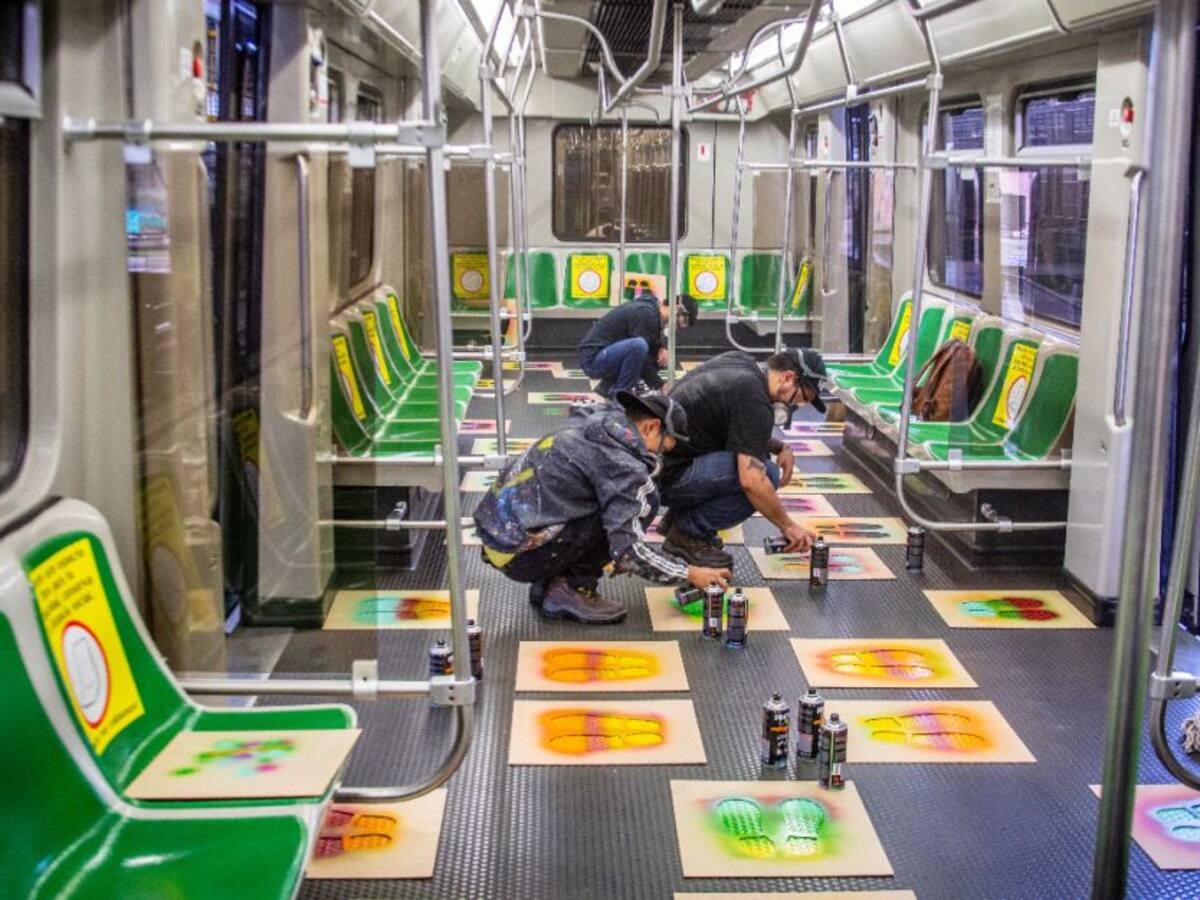 El Metro de Medellín y 10 artistas urbanos colorean pisos de los trenes