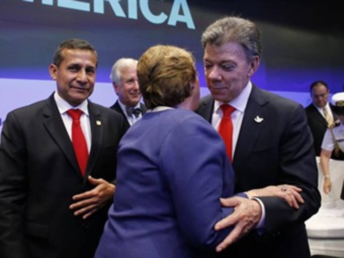 Proceso de paz y diálogos con ELN, temas de encuentro Santos - Bachelet
