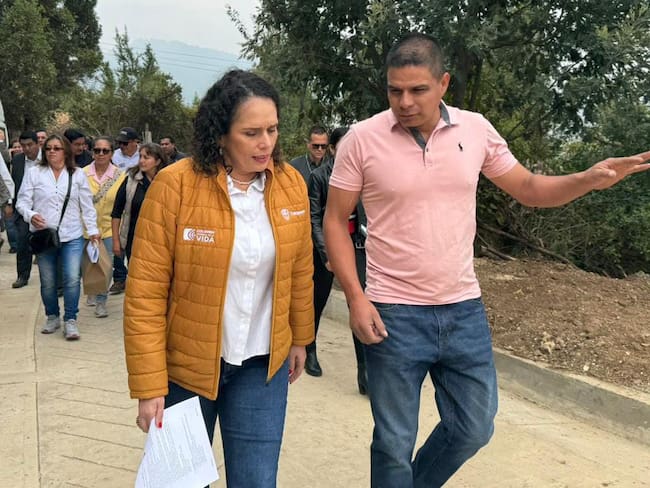 María Constanza García, directora (e) del Invías y Viceministra de Infraesructura señaló que el paso por la Trasversal del Cusiana, en el puente Los Grillos, es inestable / Foto: SUministrada