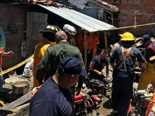 Cuatro muertos entre ellos un menor de edad tras caer en pozo séptico en Quimbaya