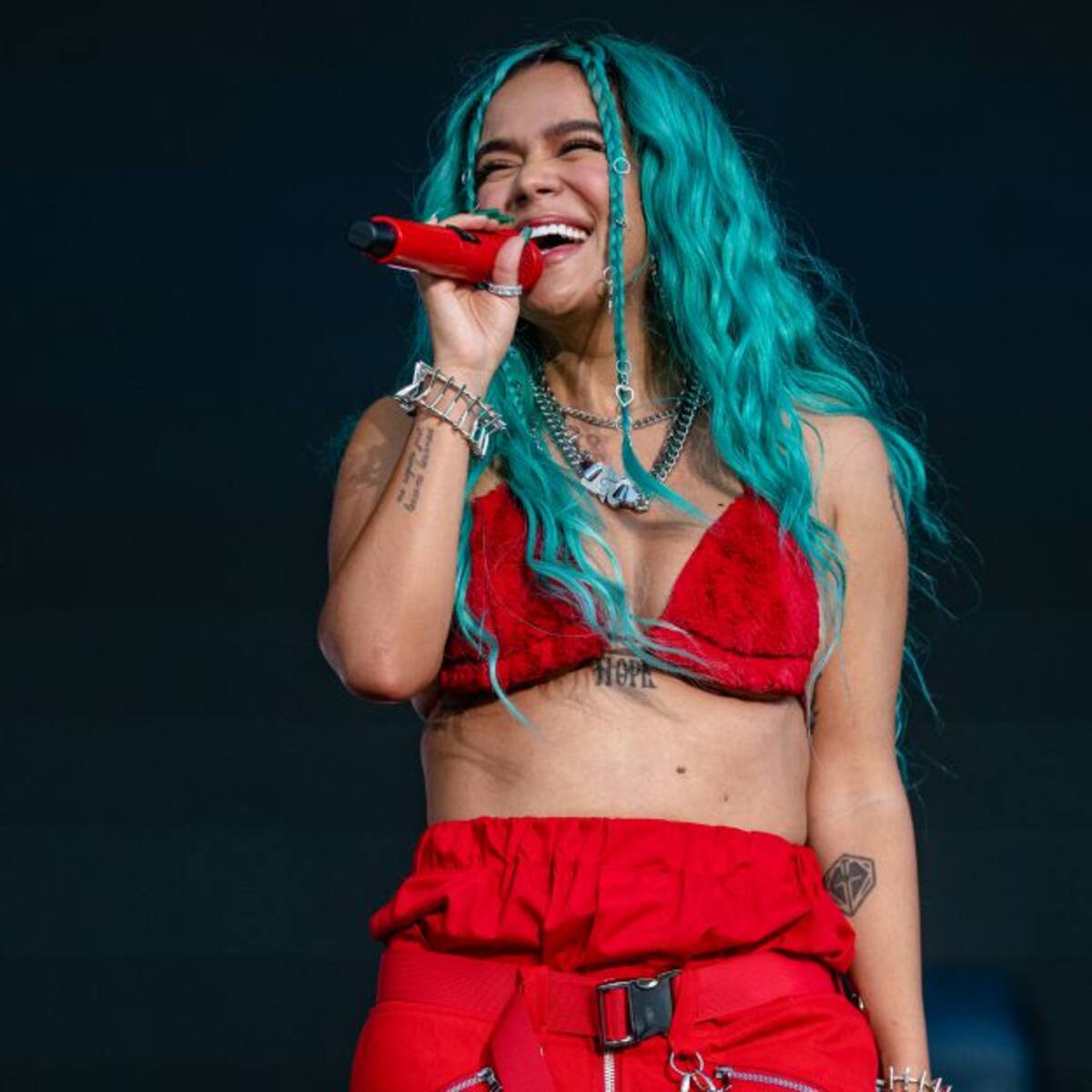 Mujer que lanzó líquido en la cara a Karol G le envió un mensaje